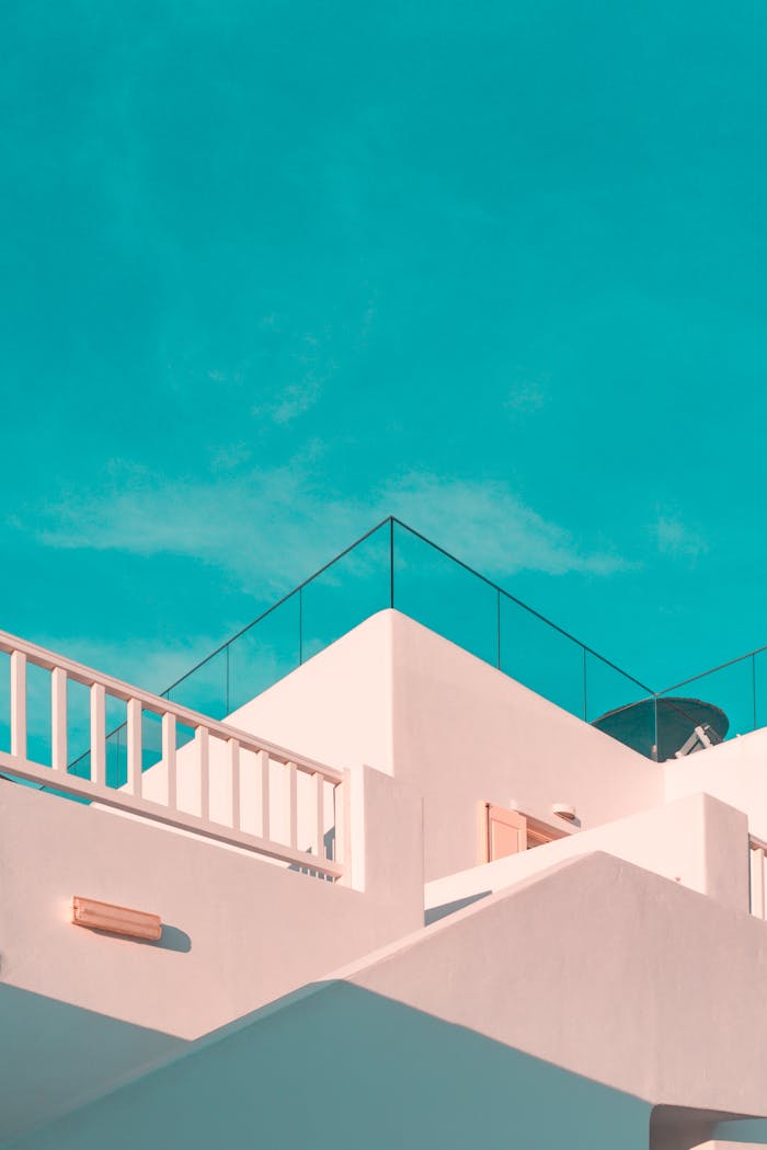 portfolio-04 Explore the clean lines of modern Cycladic architecture under a clear blue sky in Platis Gialos, Greece.